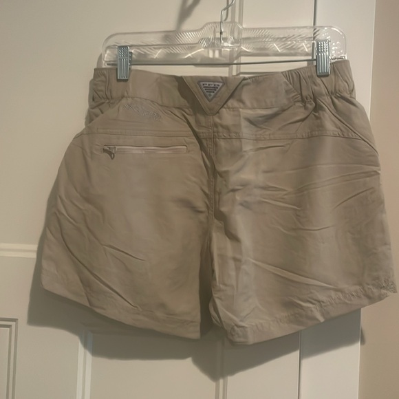 NWT Columbia hiking shorts. Size small - Picture 3 of 3